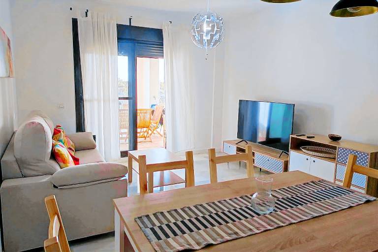 Holiday apartment with patio, pool & BBQ | Sea view | Dogs allowed — photo 5