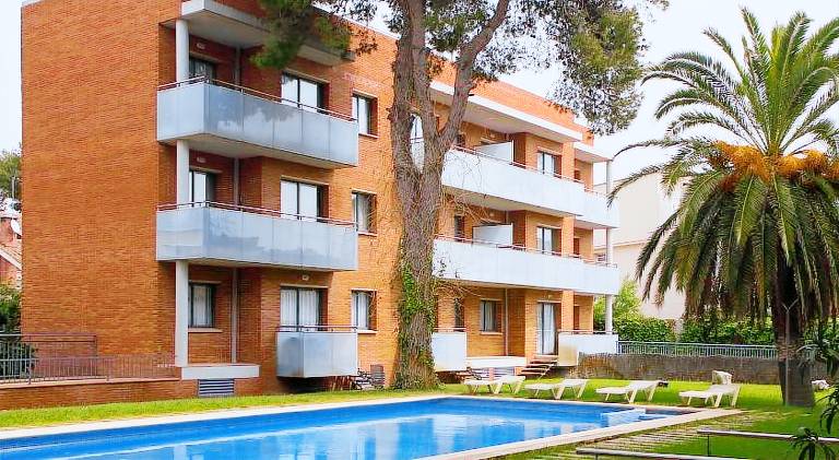 Rental apartment with pool, garden & patio — photo 4