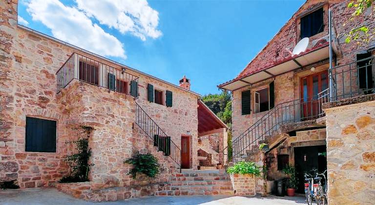 Villa with pool | Pets are welcome in Jelsa