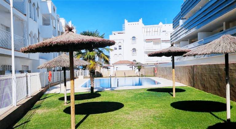 Apartment with pool — photo 4