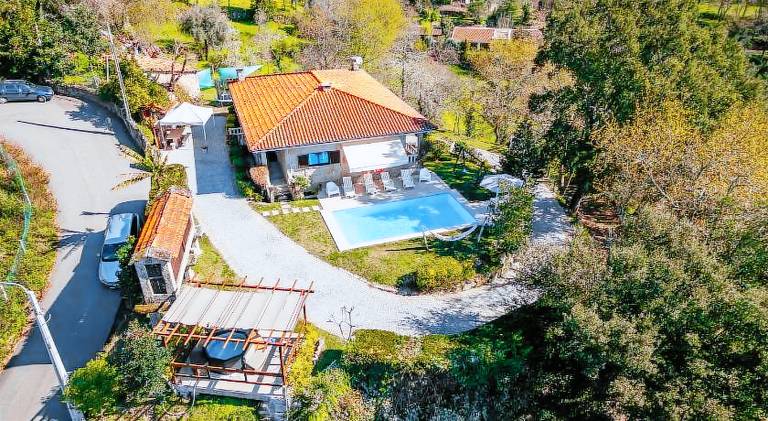 Fully equipped villa with private pool, barbeque & yard | Pet-friendly in Braga