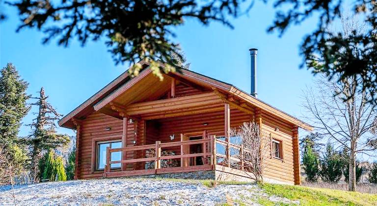Chalet with terrace & yard in Karpenisi