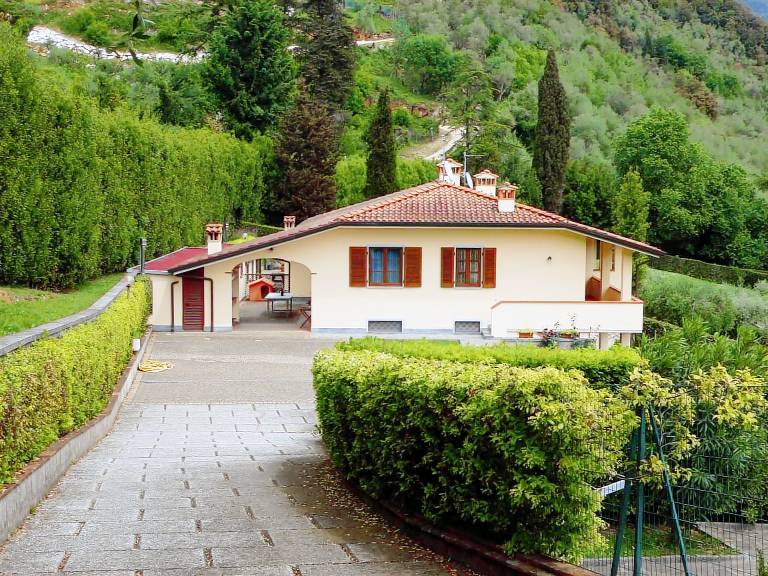 Fully equipped charming house with BBQ, private pool & garden | Pets are welcome — photo 3