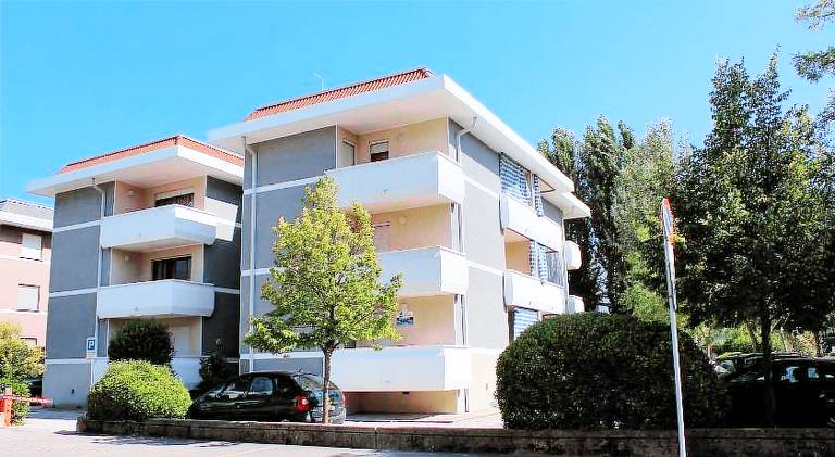 Holiday apartment with patio in Grado