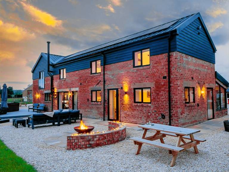 14 Bed in Welshpool oc 90568