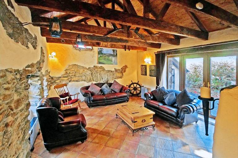Cottage with 2 rooms for 4 persons — photo 3