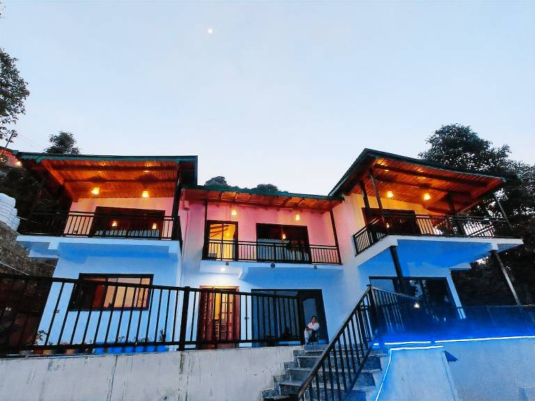 House with yard in Almora