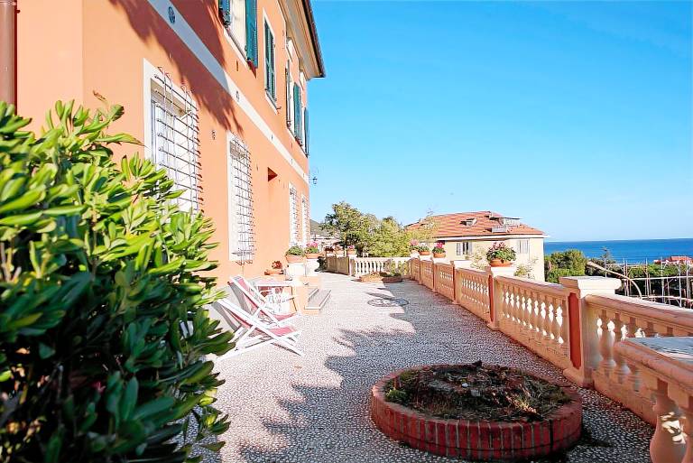 Vacation Apartment Trilocale in villa vista mare Apt 2 with Sea View in Varazze