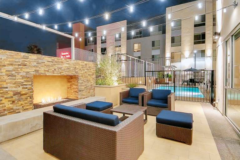 Hampton Inn & Suites Los Angeles Glendale