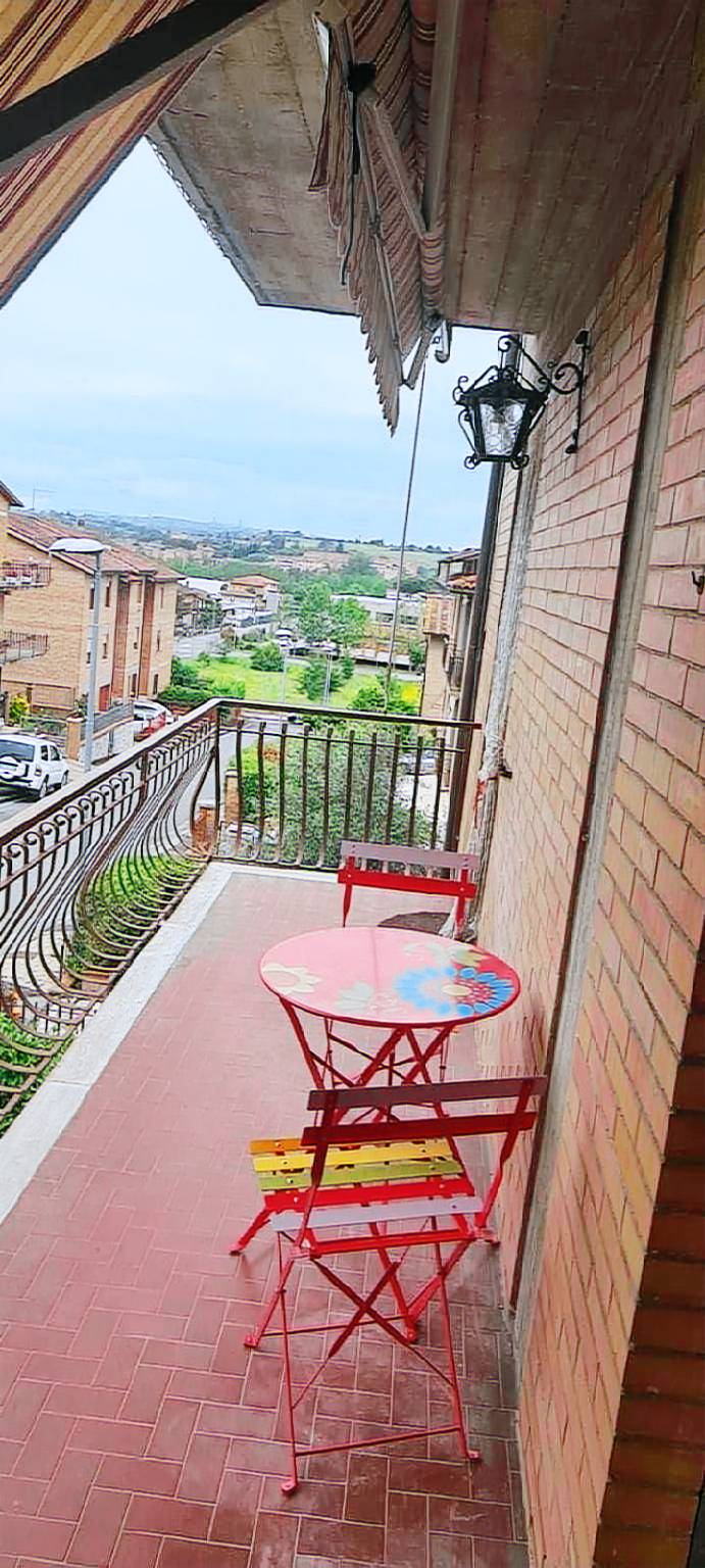 Holiday apartment with patio in Asciano