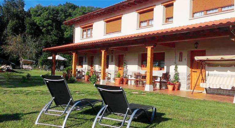 Apartment with garden, patio & hot tub in Llanes