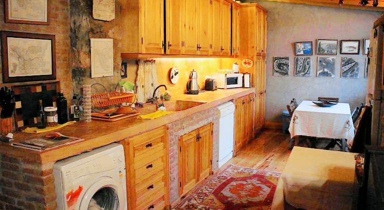 Fully equipped vacation home with yard, grill & patio | Suitable for remote work | Pets allowed — photo 4