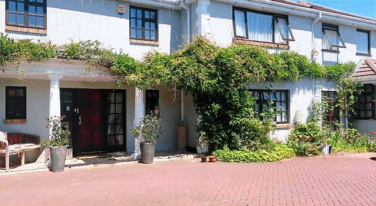 Parc Lodge Guesthouse in Bridgend