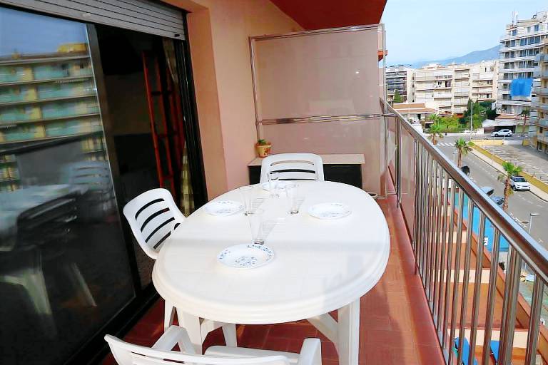 Apartment with terrace — photo 3