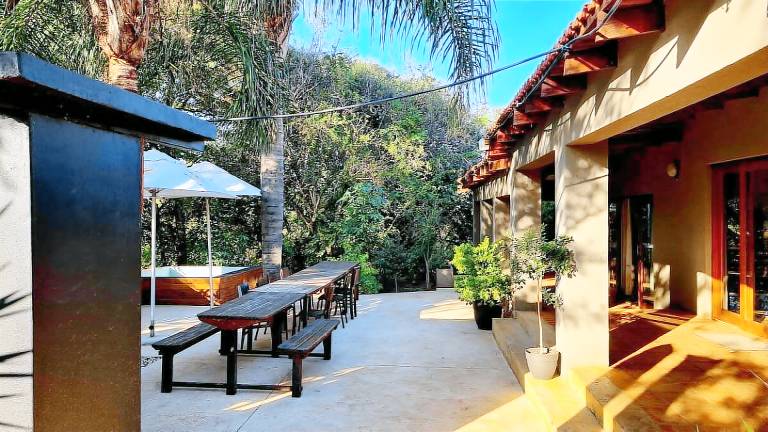 Vacation home with yard, private pool & BBQ | Perfect for remote work | Pets allowed — photo 3
