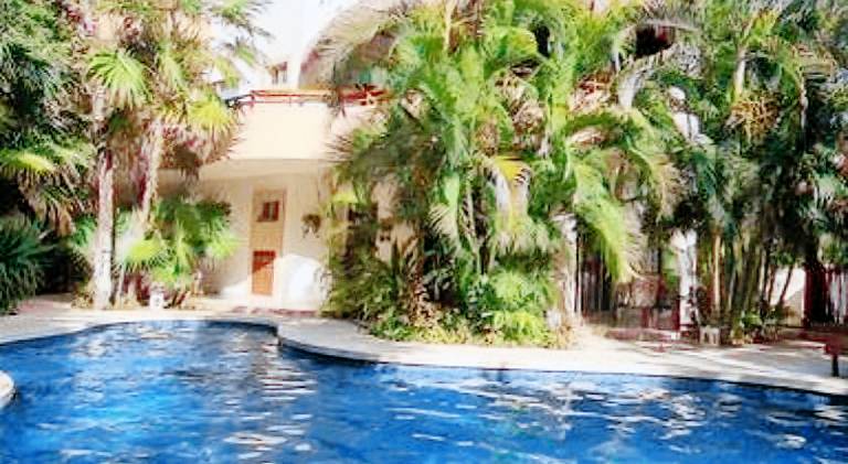 Apartment with pool — photo 2