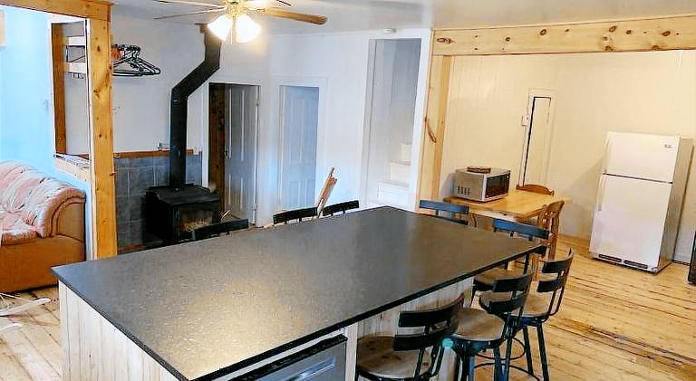Vacation home with patio | Pet-friendly — photo 2