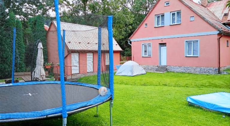 Chalet with barbecue & yard — photo 5