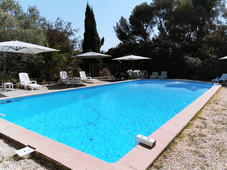 Villa with terrace, barbeque & garden | Pool view — photo 3