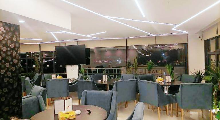 Serviced apartment with terrace & yard — photo 2