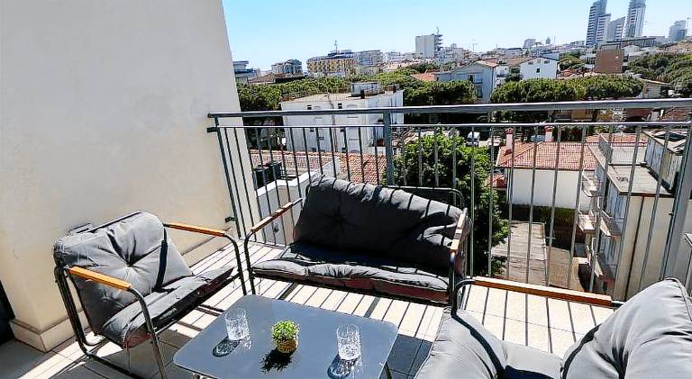 Apartment with terrace — photo 3