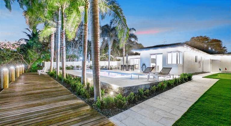 Fully equipped ample vacation home with yard, private pool & grill | Suitable for remote work | Pets allowed — photo 4
