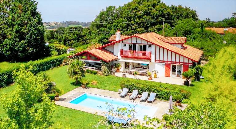 House with heated pool, terrace & barbeque | Good for workation in Bidart