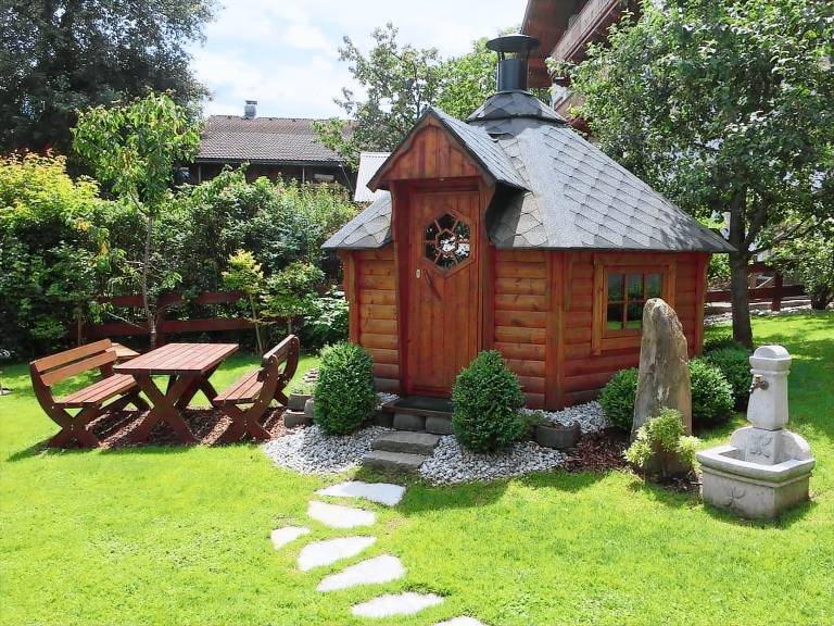 Holiday apartment with BBQ & garden — photo 5