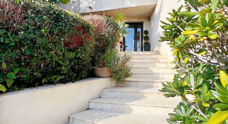 Villa with pool — photo 3