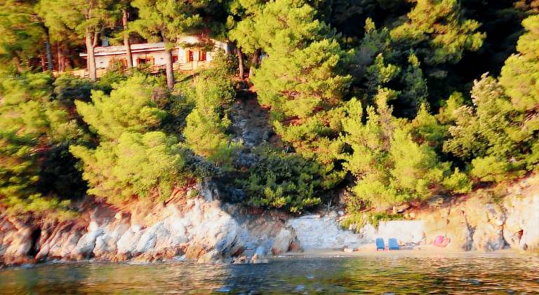 Fully equipped villa with garden & terrace | Close to the beach | Good for workation | Pet-friendly in Skiathos