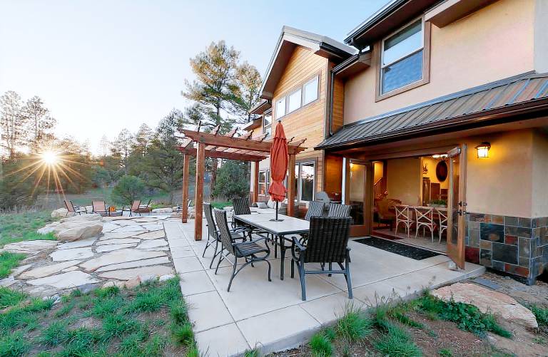 Custom Home - 3 Acres - 9 Min to DGO - Hot Tub/Fire Pit/Ping Pong/Arcade Game — photo 3