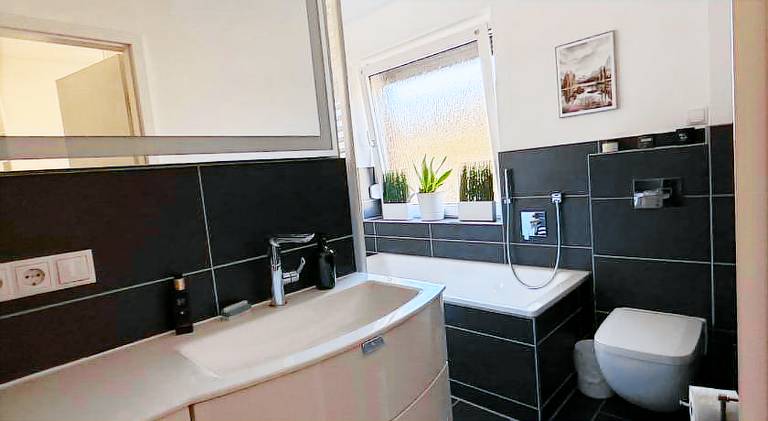Wonderful rental apartment with BBQ, yard & patio | Pets are welcome — photo 2