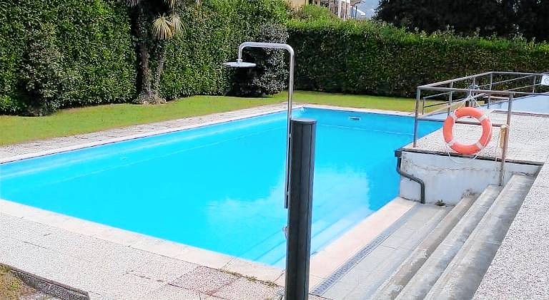 Apartment with pool — photo 4