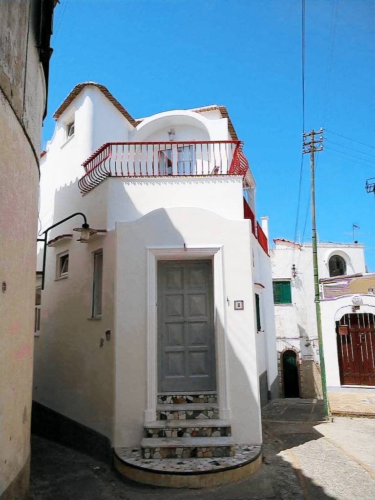 House  Capri