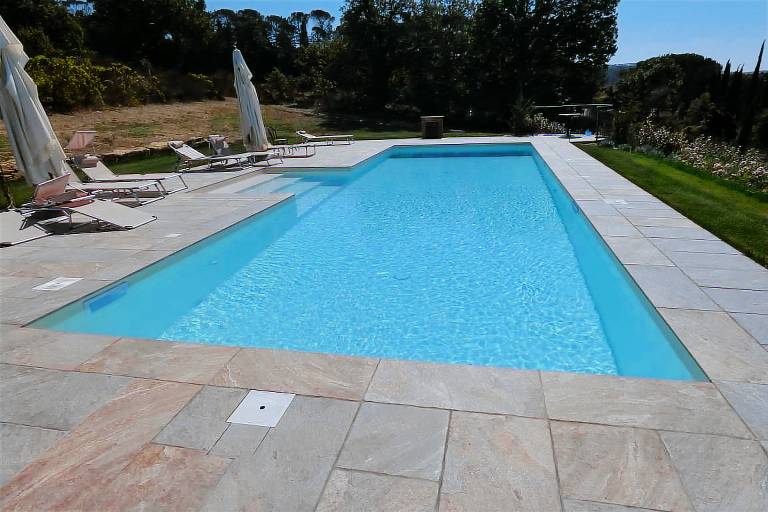 Villa with yard, pool & barbecue | Dogs allowed — photo 2