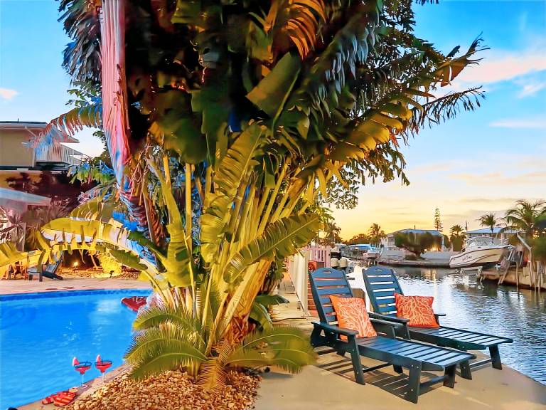Family-oriented beautiful house with barbeque, private pool & hot tub | Water view | Pet-friendly — photo 3