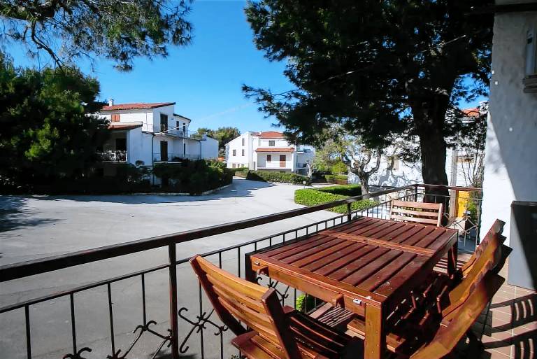 Rental apartment with terrace — photo 2