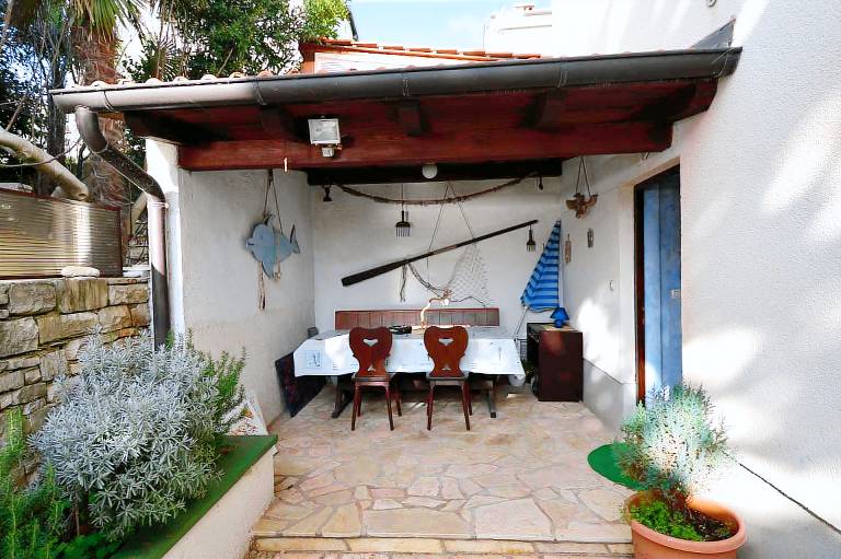 Holiday apartment with patio, yard & BBQ — photo 4