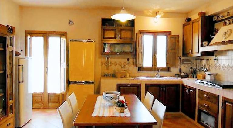 Fully equipped vacation home with yard, BBQ & patio | Good for workation | Pets allowed — photo 4