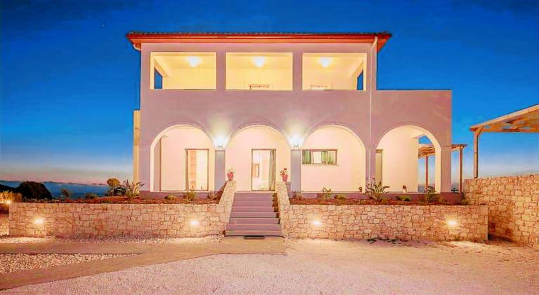 Villa with terrace, private pool & hot tub — photo 4