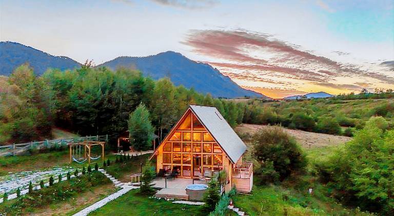 Chalet with jacuzzi — photo 5