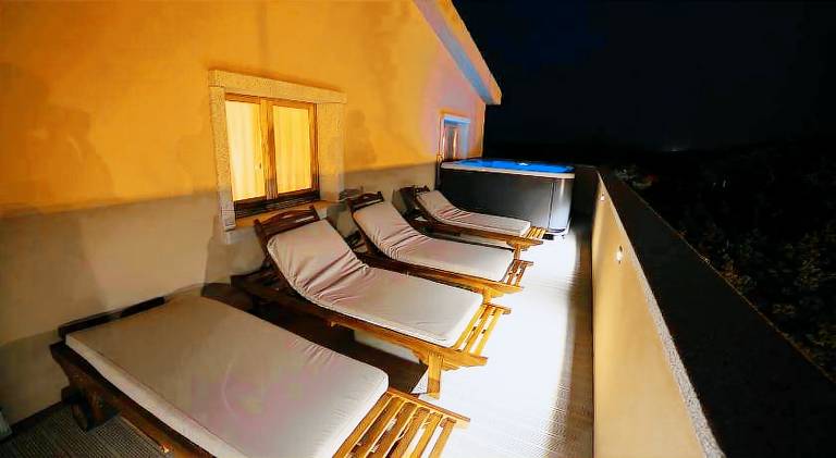 Serviced apartment with garden, pool & patio | Next to the beach | Dogs allowed — photo 5