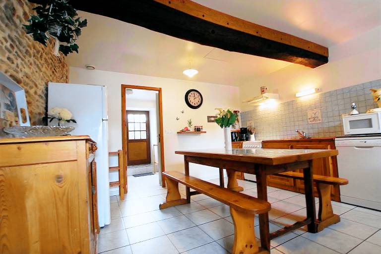 Fully equipped ample gite with yard, grill & patio | Pets allowed — photo 4