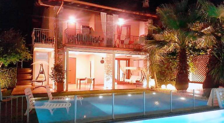 Vacation home with barbeque, patio & private pool in Manerba del Garda