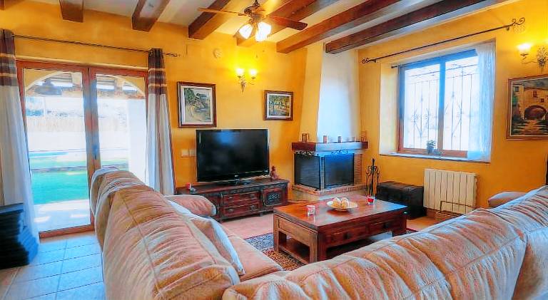 Villa with pool & jacuzzi — photo 2
