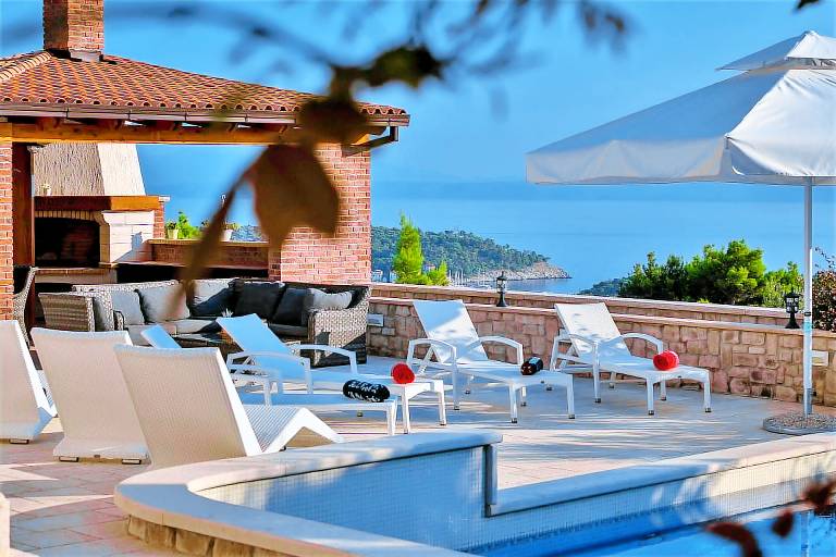 Villa Vikki mit Pool und Meerblick in Tucepi