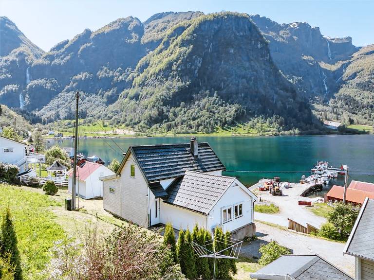     
Ferienhaus ∙ 6 Gäste ∙ 3 Schlafzimmer
