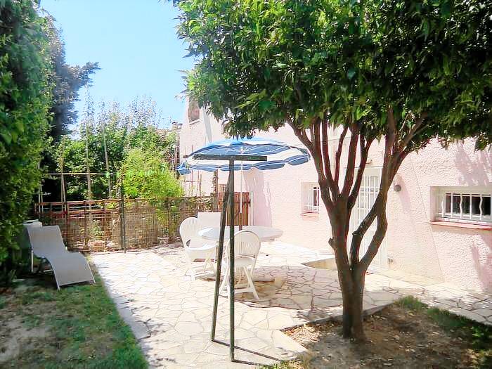 Apartment with barbecue & yard — photo 3