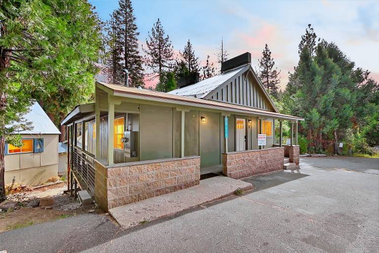 Cabin  Pinecrest