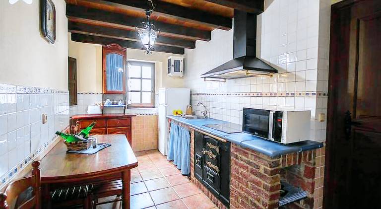 Vacation home with grill & yard — photo 4
